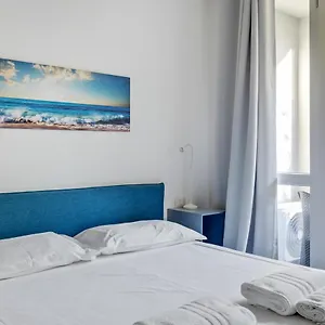 https://loft-moderno-sui-navigli.italymilanhotels.net